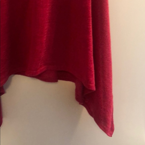 Guess hot pink flowy crop top - Picture 2 of 4